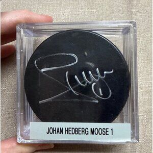 Johan Hedberg Signed Hockey Puck In Display Case